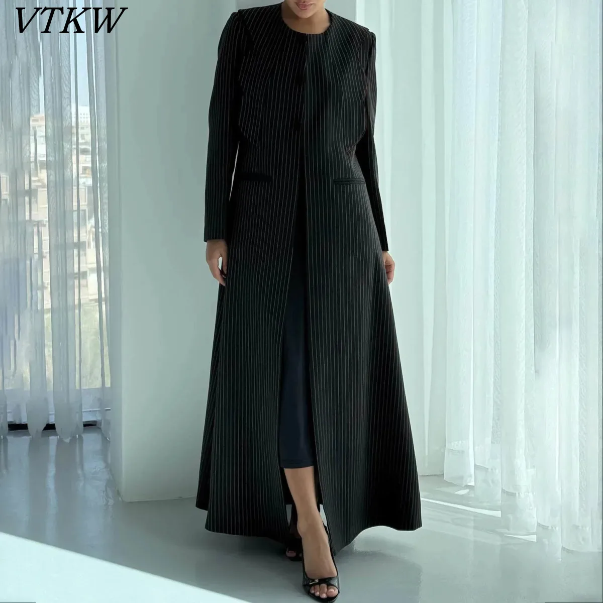

VTKW Woman's Blazer Round-neck Black Striped Design Button-down 2025 Spring New High-quality Loose Long-sleeved Suit Jacket
