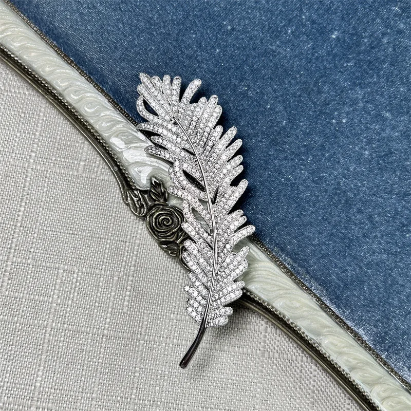 Premium temperament Luxury zircon shiny feather brooch