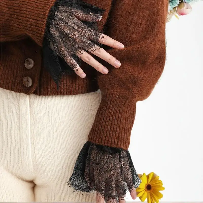 زوج من الأصفاد الدانتيل الأنيقة وأكمام المعصم لفستان الزفاف؛ الأصفاد الزهرية زينة المعصم مطوي لزي الزفاف