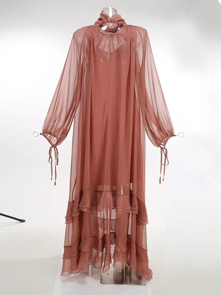 Sukienka maxi z szyfonu w stylu vintage – elegancka, zwiewna sukienka boho z wysokim dekoltem, długim rękawem, o kroju litery A, oversize, idealna na jesień i zimę.