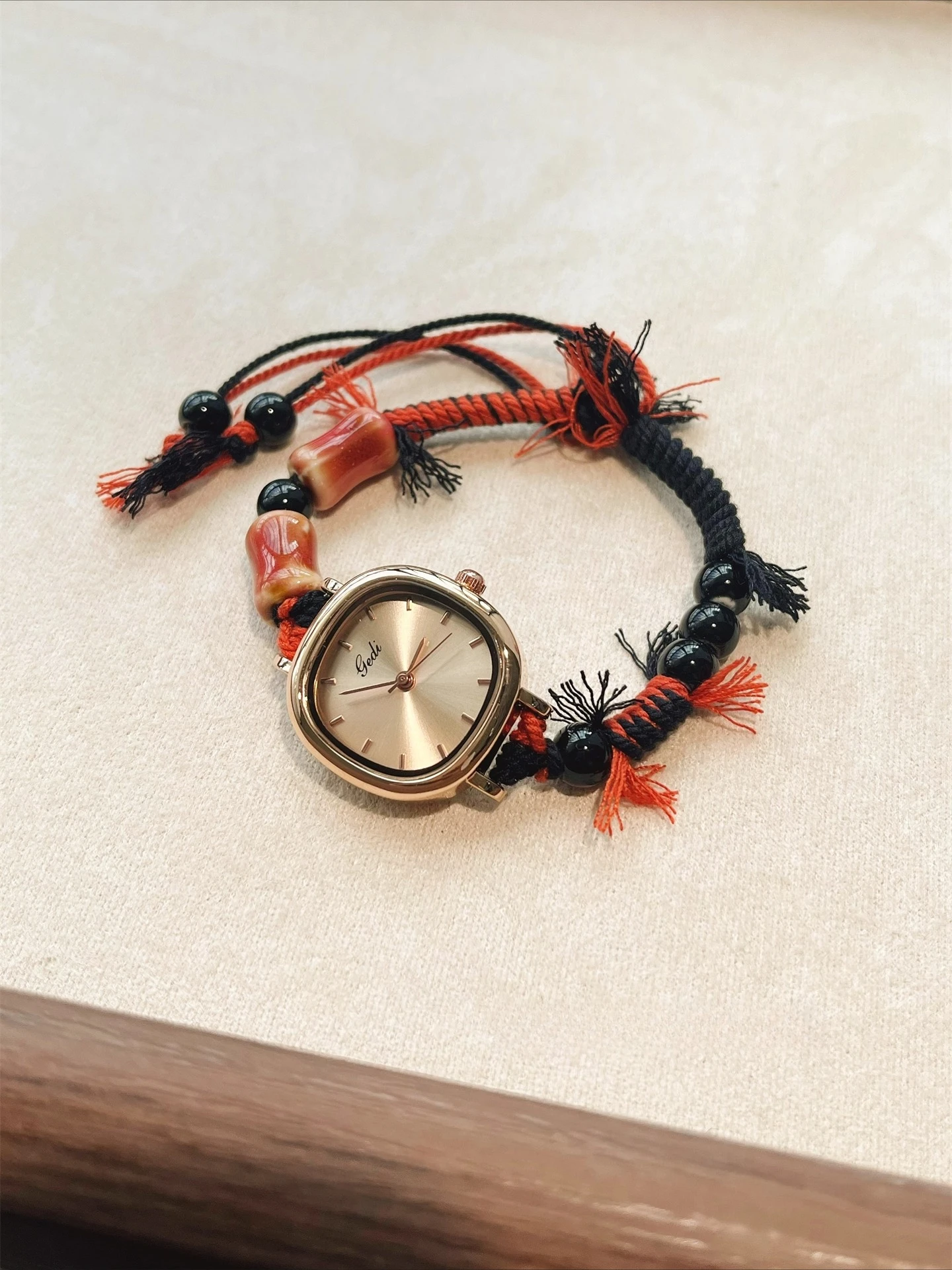 

Creative Design Watch for Women: Light Luxury, Sophisticated Elegance, Compact Square Dial, Exquisite Bracelet Strap