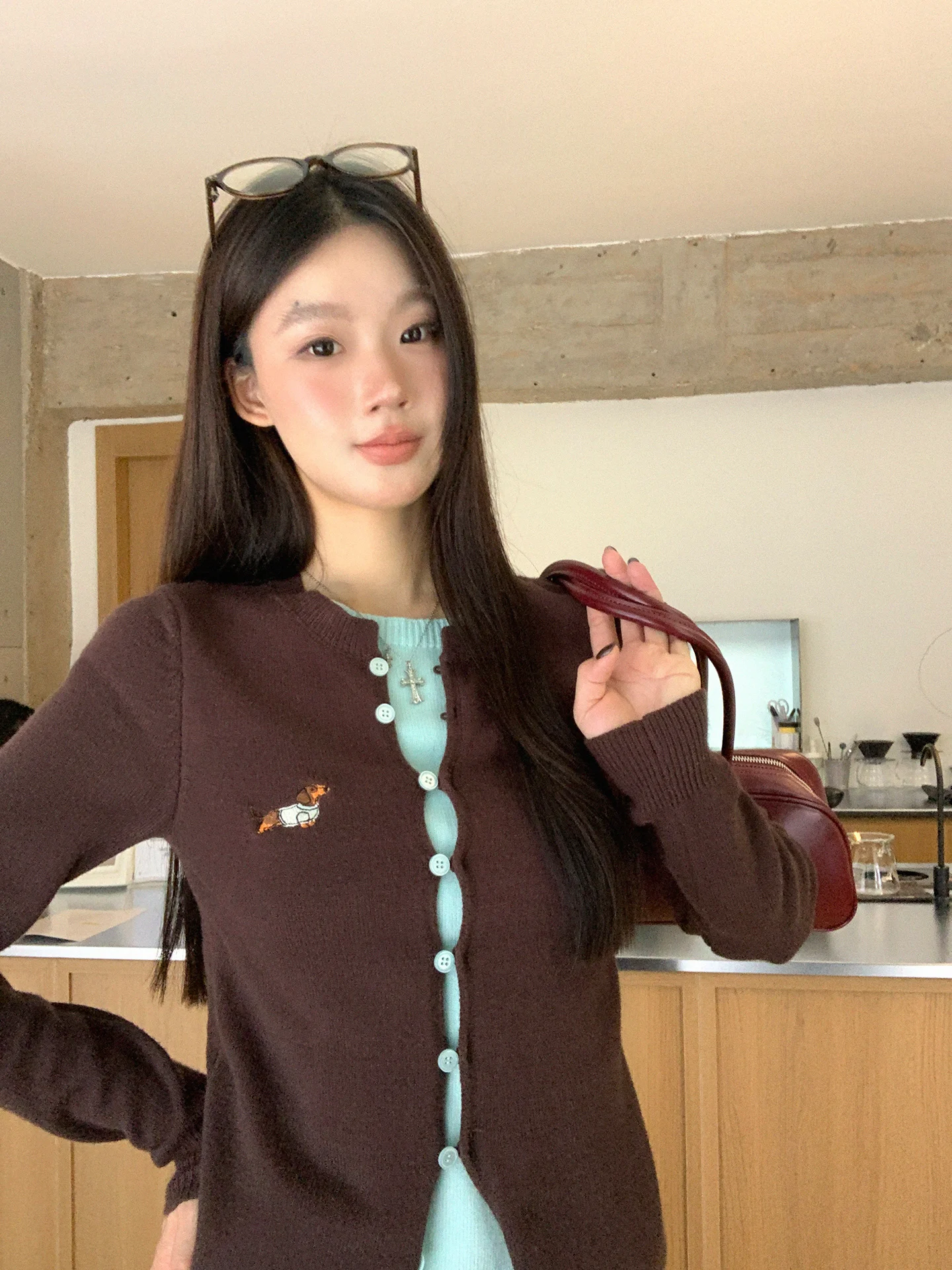 

Slim Fit Knitted Sweater for Women in Chestnut Color 2025 New Autumn Winter Faion Design False Two-Piece Top Casual Sle