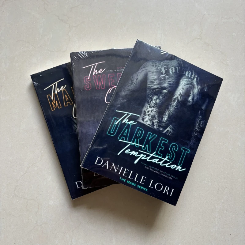 3 كتب مصنوعة من تأليف دانييل لوري The Sweetest Oblivion، The Darkest Temptation and The Madest Obsession Paperback Book