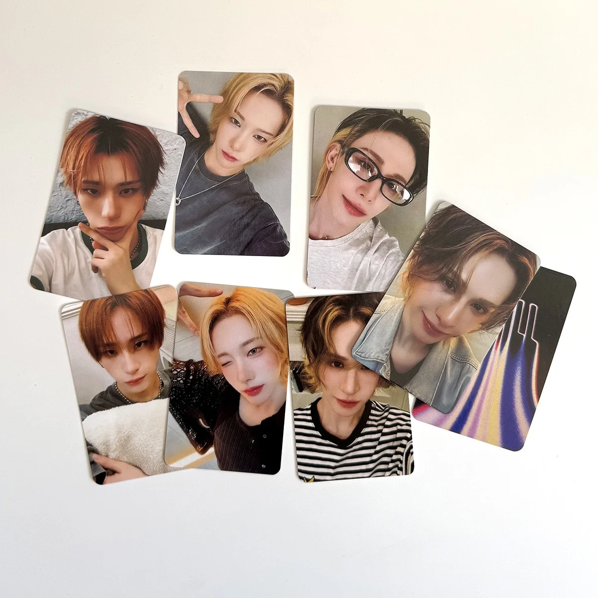 

KPOP XLOV 4Pcs/Set Album I WILL Glossy Photocards High Quality Double Sides Printing LOMO Card Wumuti Hyun Haru Fans Collection