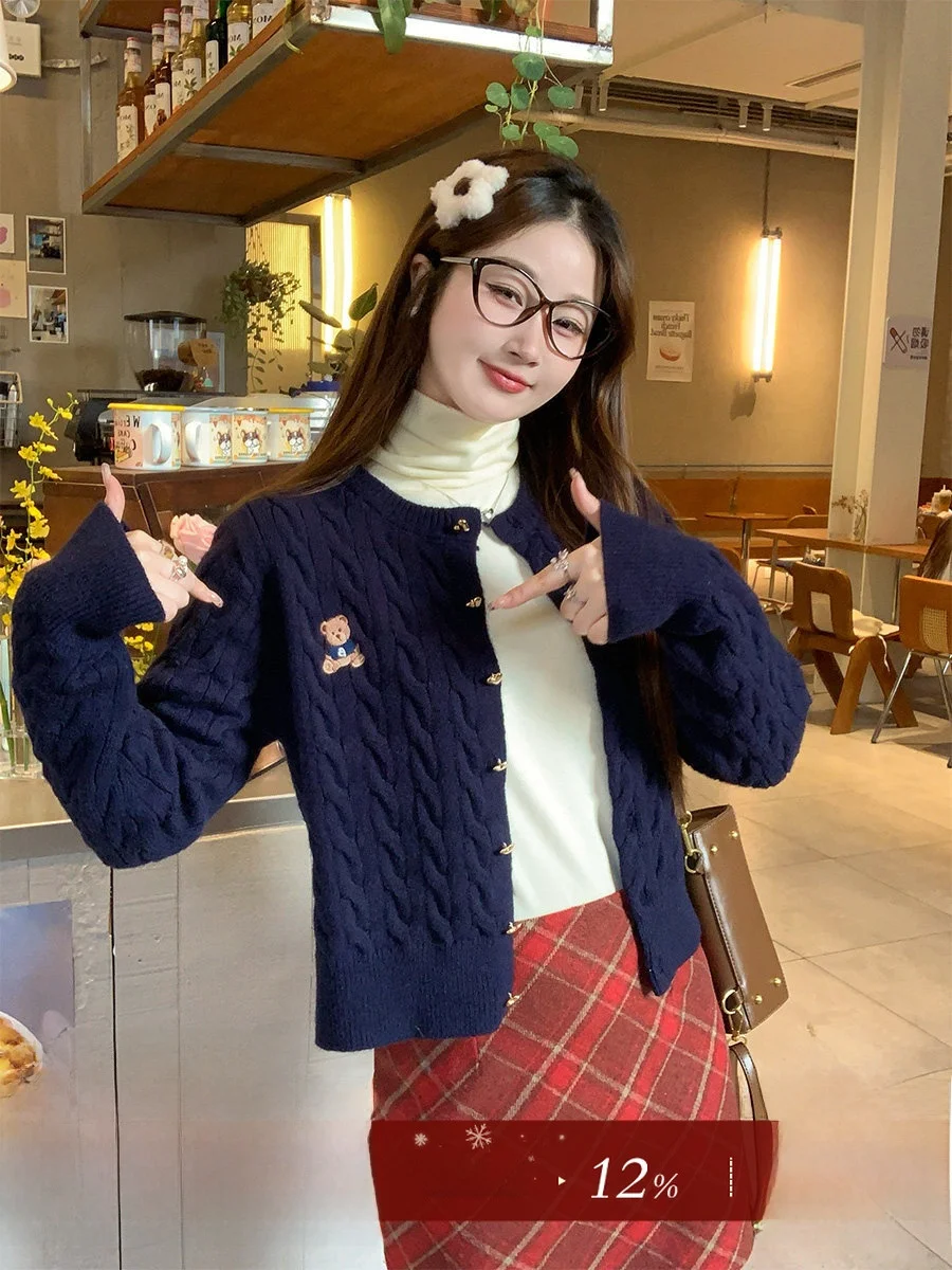 

Вязаный кардиган Su San San для женщин: осенне-зимний модный кардиган с вышивкой медведя, высококачественный акрил и нейлон