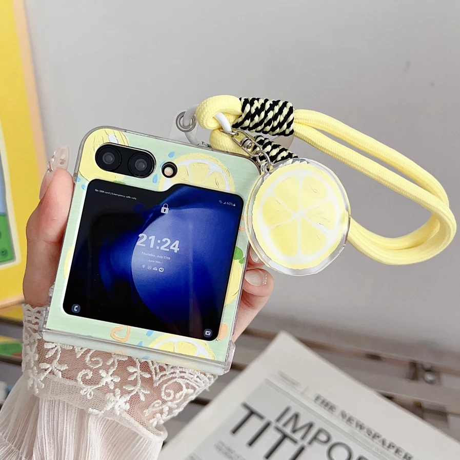 Bonita funda de teléfono con limón para Samsung Z Flip 6 5 4 z flip3, fundas con cadena para muñeca para Galaxy Z Flip 4 5, funda protectora fina con bisagra dura