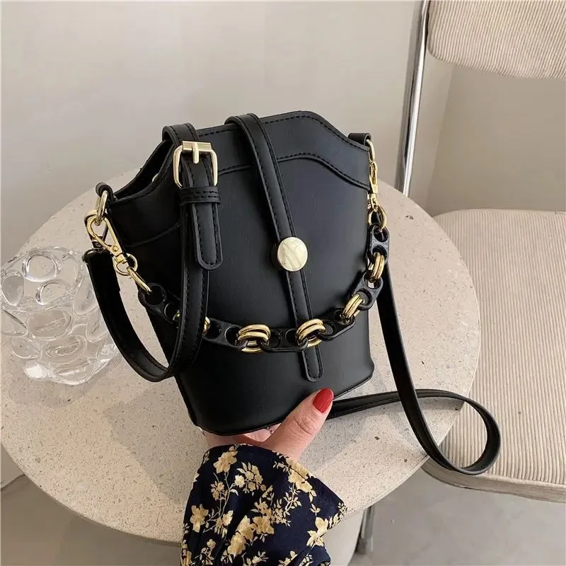 

2025 Summer-Ready Bucket Bag Women Artisanal Weave Convertible Crossbody EcoChic Essentials Multi-Functional Beach-to-Bar Haute