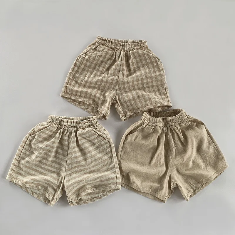 Ropa de estilo coreano para niños pequeños, pantalones cortos sueltos de verano 2025, pantalones a rayas a cuadros para niños