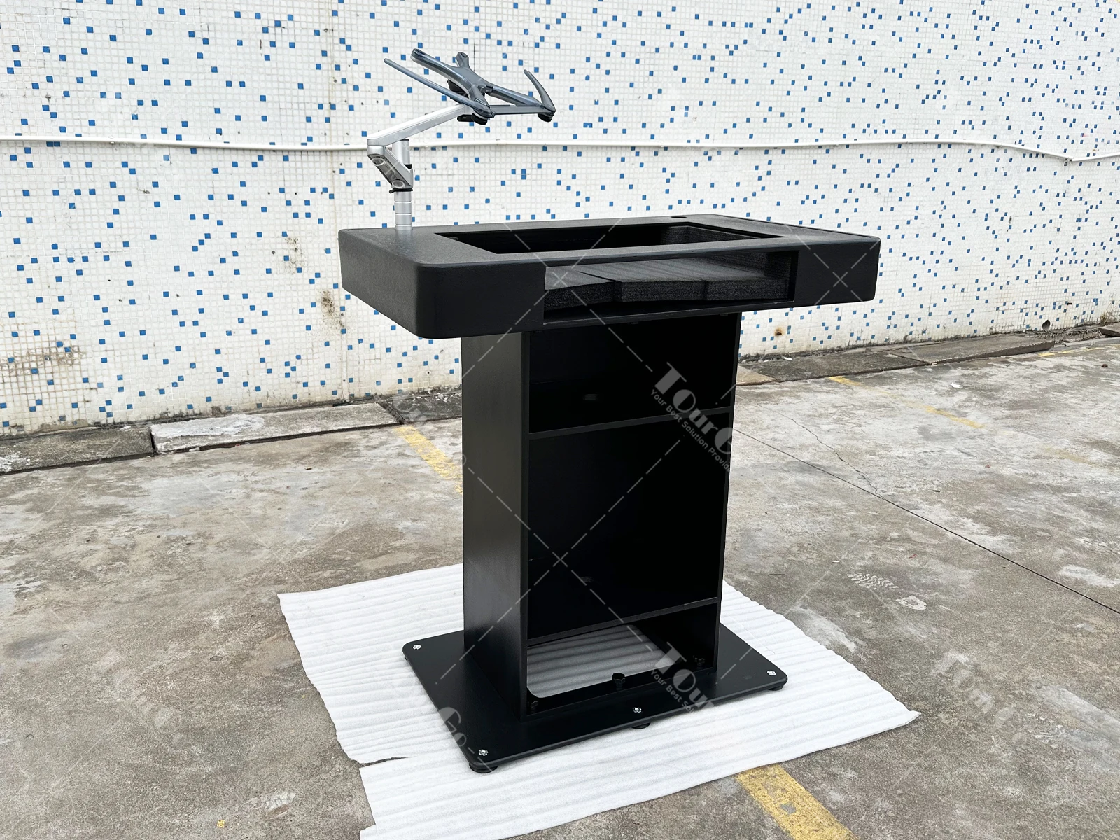 Podio per DJ CASE con finitura nera con due custodie da strada e supporto per laptop