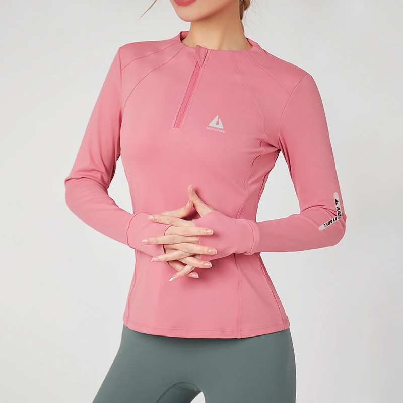 Long-sleeved, round-necked yoga shirts keep-fit tops sport tops are ideal for women wearing yoga in the fall and winter