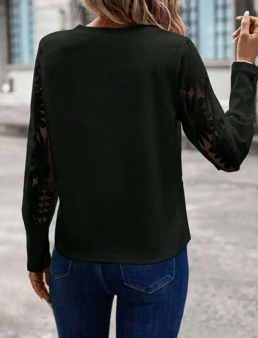 Beigefarbenes Waffelstrickoberteil für Damen, Spitze getäfelt, Blumenärmel, Knopfmanschetten, Rundhalsausschnitt, für lässige, schicke Street-Fashion-Alltagskleidung – Detail 14
