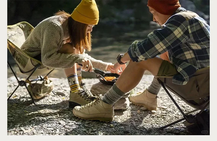 รองเท้าเดินป่าสำหรับผู้ชายและผู้หญิงขายดี ยี่ห้อคลาสสิก ทนทาน รองเท้าบูทเดินป่าสำหรับผู้ชาย ดีไซน์กันลื่นระดับพรีเมียม