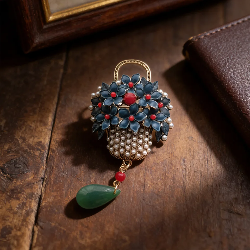 Vintage Enamel Flower Basket Brooch Faux Pearl Inlaid Dark Blue Floral Lapel Pin With Teardrop Faux Jade Tassel For Women Qipao