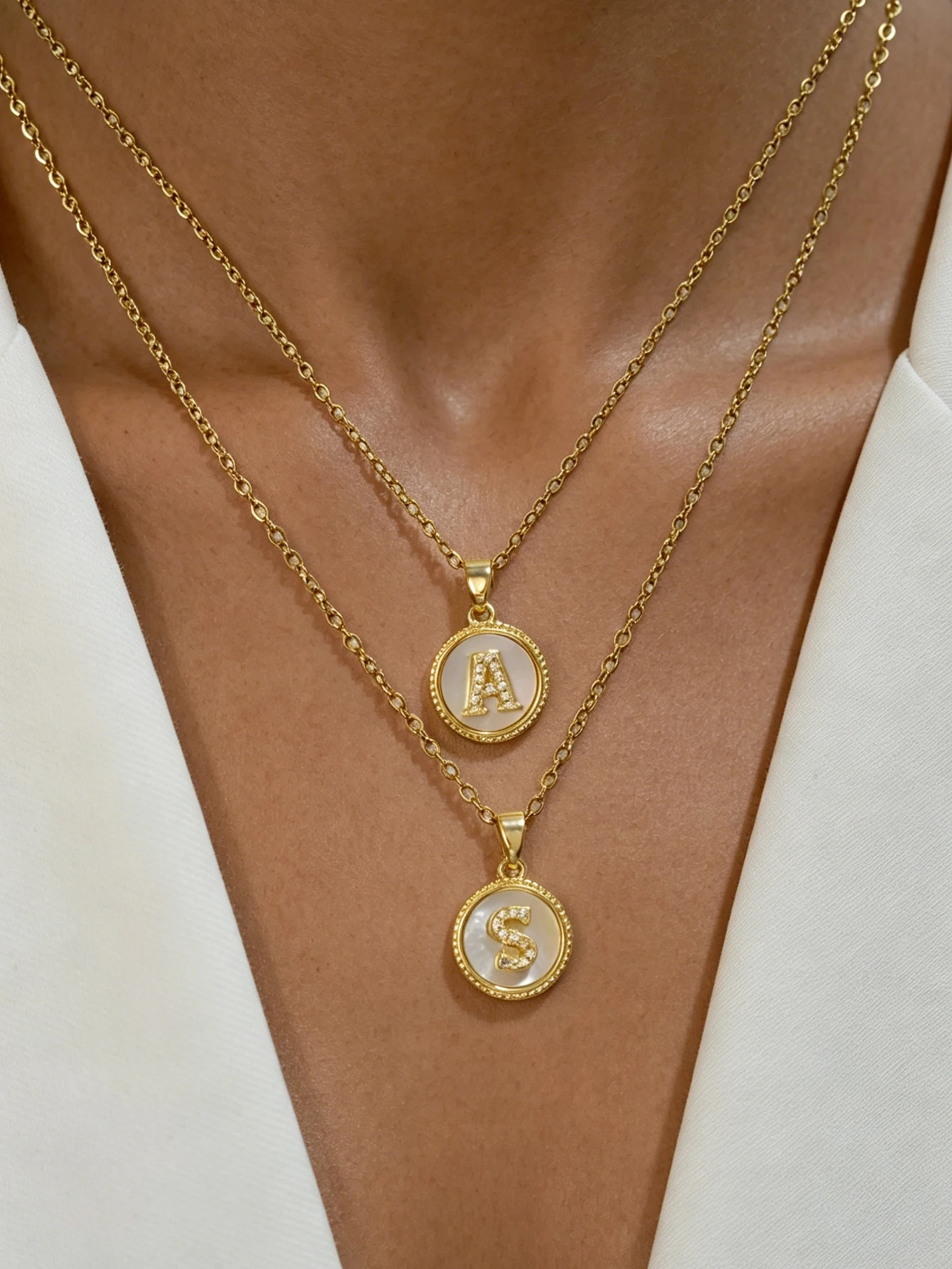 Kubischer Zirkonia Runder Buchstaben-Anhänger Weiße Muscheleinlage Damen Mode Elegante Minimalistische Initialen-Halskette