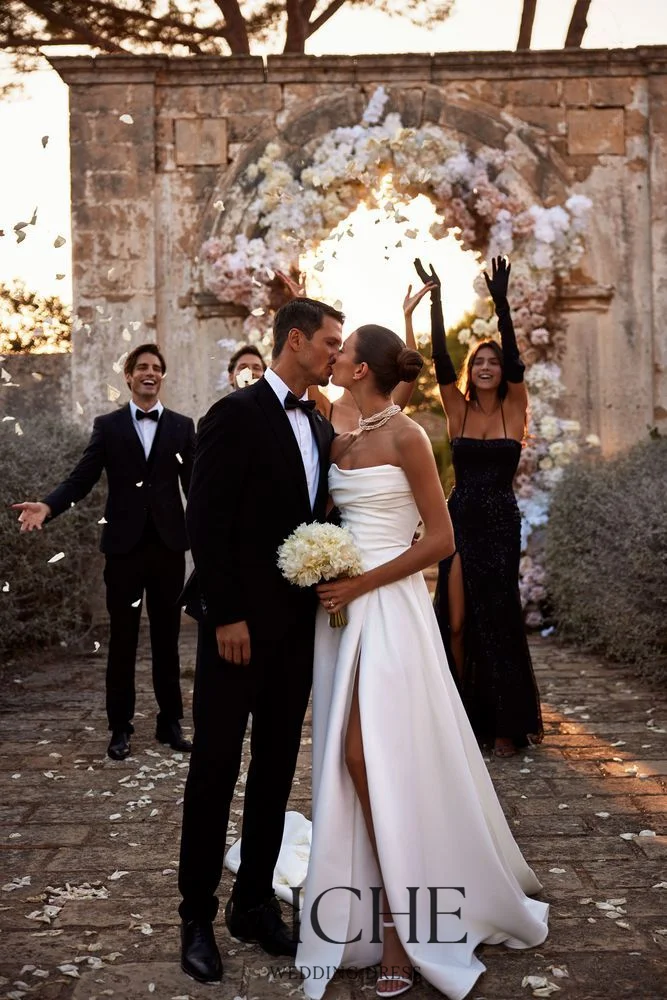 QICHE Simple Satin Wedding Dresses Pleated Civil Bridal Gown Side Slit Minimalist Customized Bride Dress For Wedding Ceremony