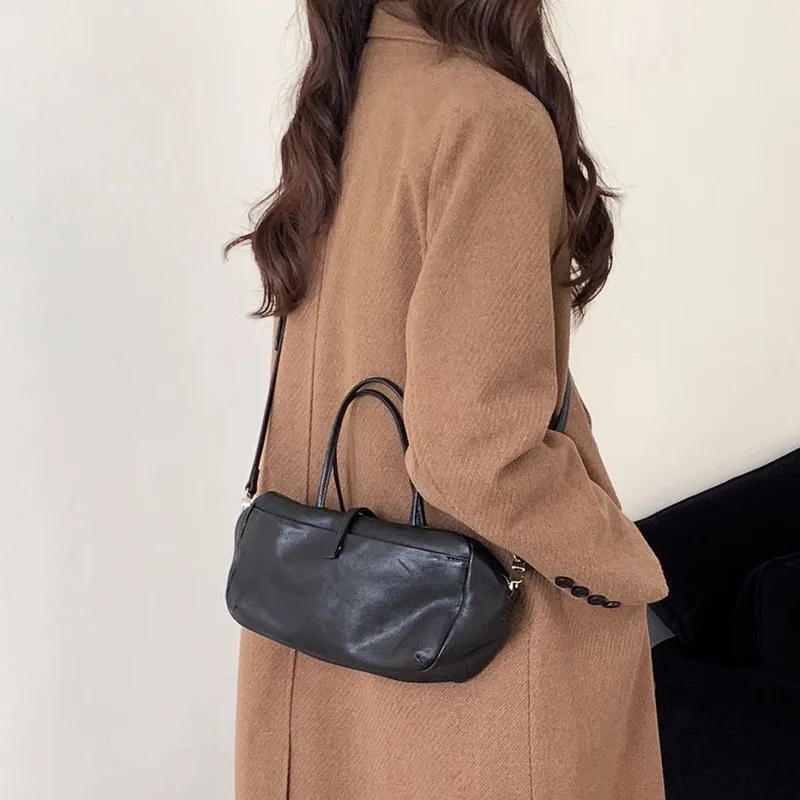 

Vegetable-tanned Soft Sheepskin Bowling Bag 2026 Retro Style Crossbody Handbag Genuine Leather Pillow Bag Women