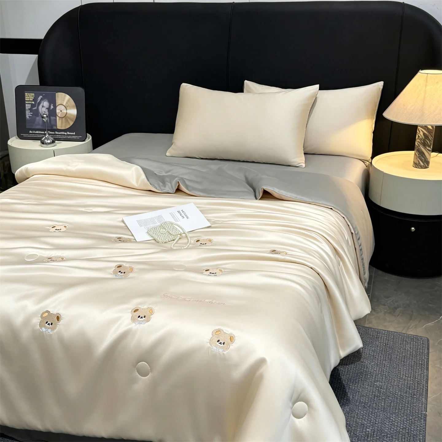 Embroidered Summer Quilt Satin Quilt Core Skin-friendly Silky Smooth Summer Quilt  Air-conditioned Comforter Ice Silk Cooling