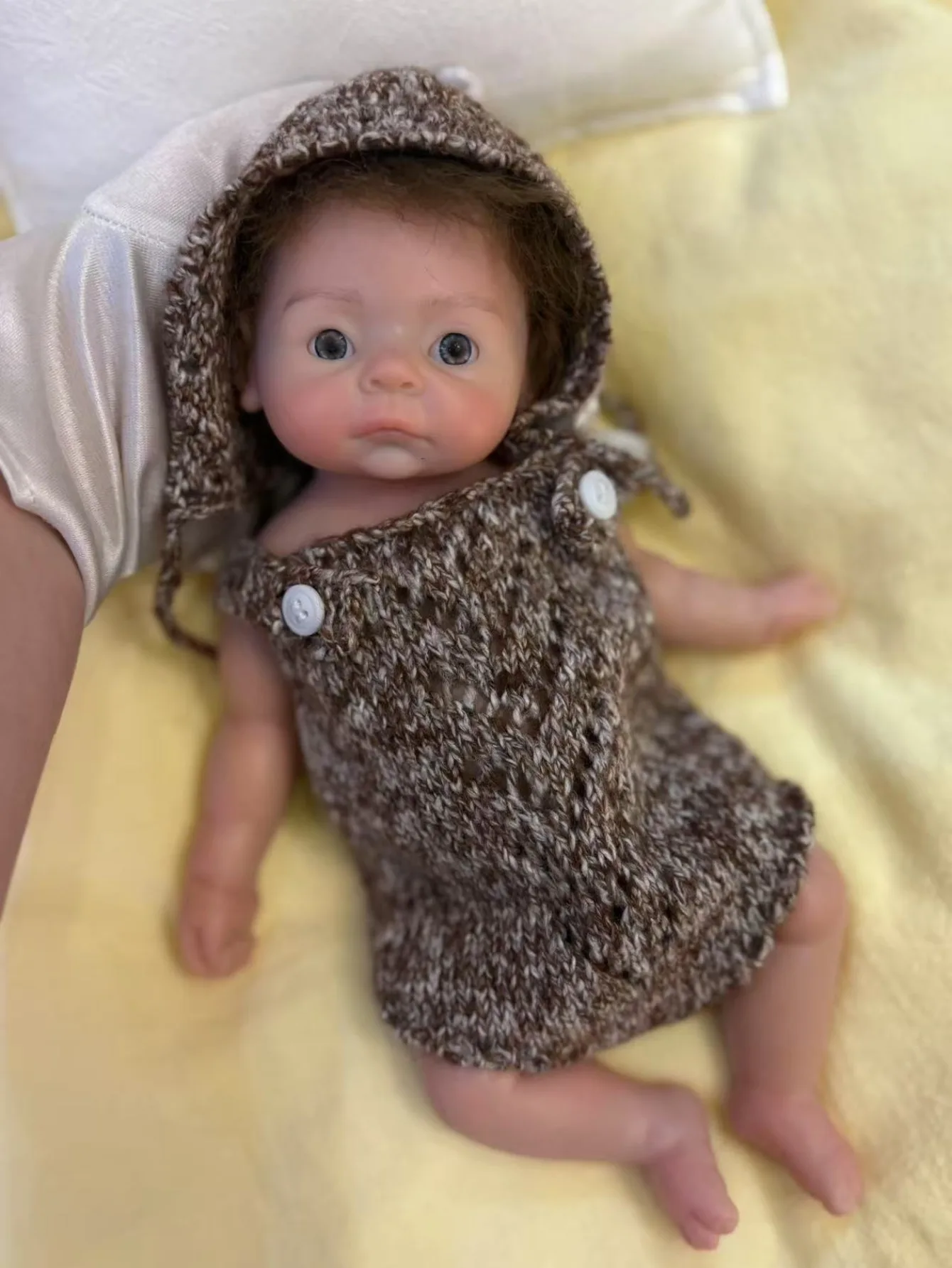 Aizwa1 Muñeca bebé recién nacida realista hecha a mano de silicona suave al tacto de 10 pulgadas con pelo enraizado muñeca bebé Reborn