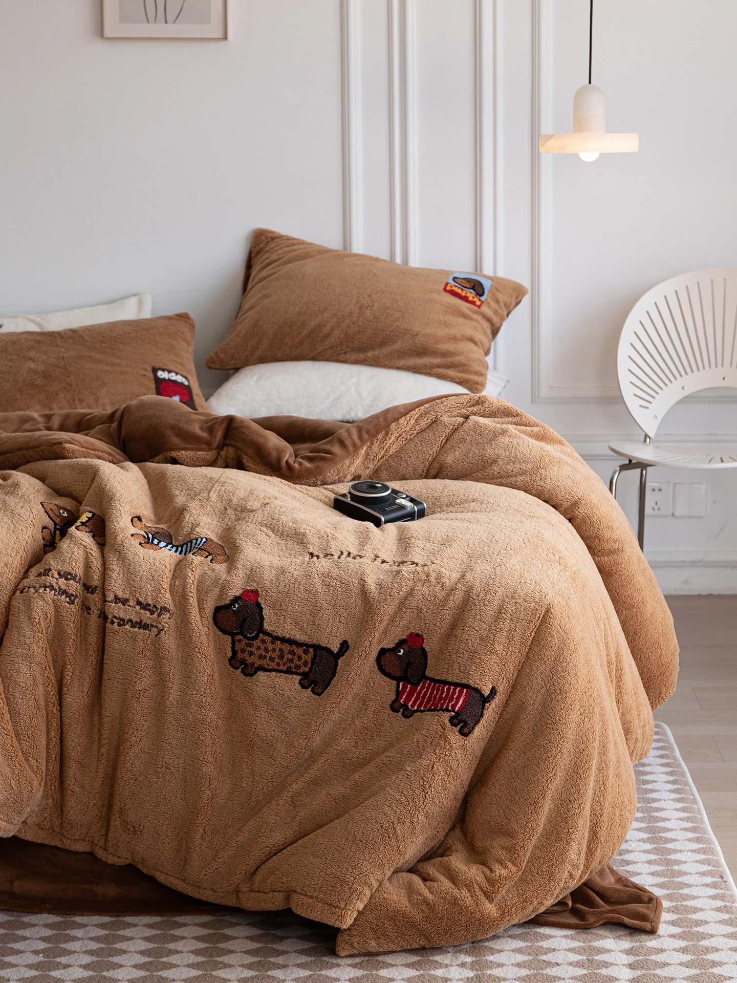 

Winter Thiened Lamb Velvet Four-Piece Set Milk Velvet Fce Cute Towel Embroidered Bedding Quilt Coverlet Bedding Accories