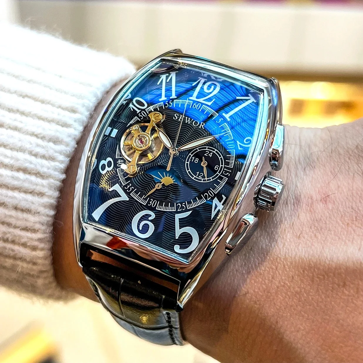 

New Genuine Skeleton Men's Mechanical Watch, Fully Automatic Barrel-Shaped Waterproof Leather Strap Men's Watch, Fashionable Social Guy's Wristwatch, Trendy, Business Casual Versatile Personalized Men's Watch, Perfect Gift for Him, No Battery Needed