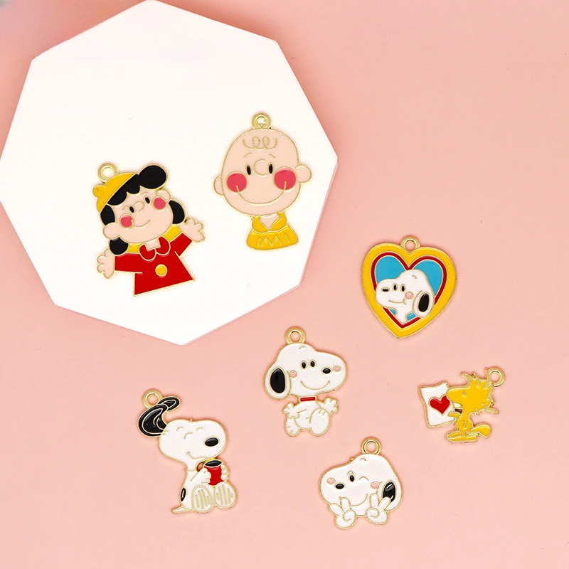 Nowa kolekcja Snoopy Cartoon metalowe Charms figurka Anime Kawaii pies DIY bransoletka wisiorek neackrace biżuteria prezent