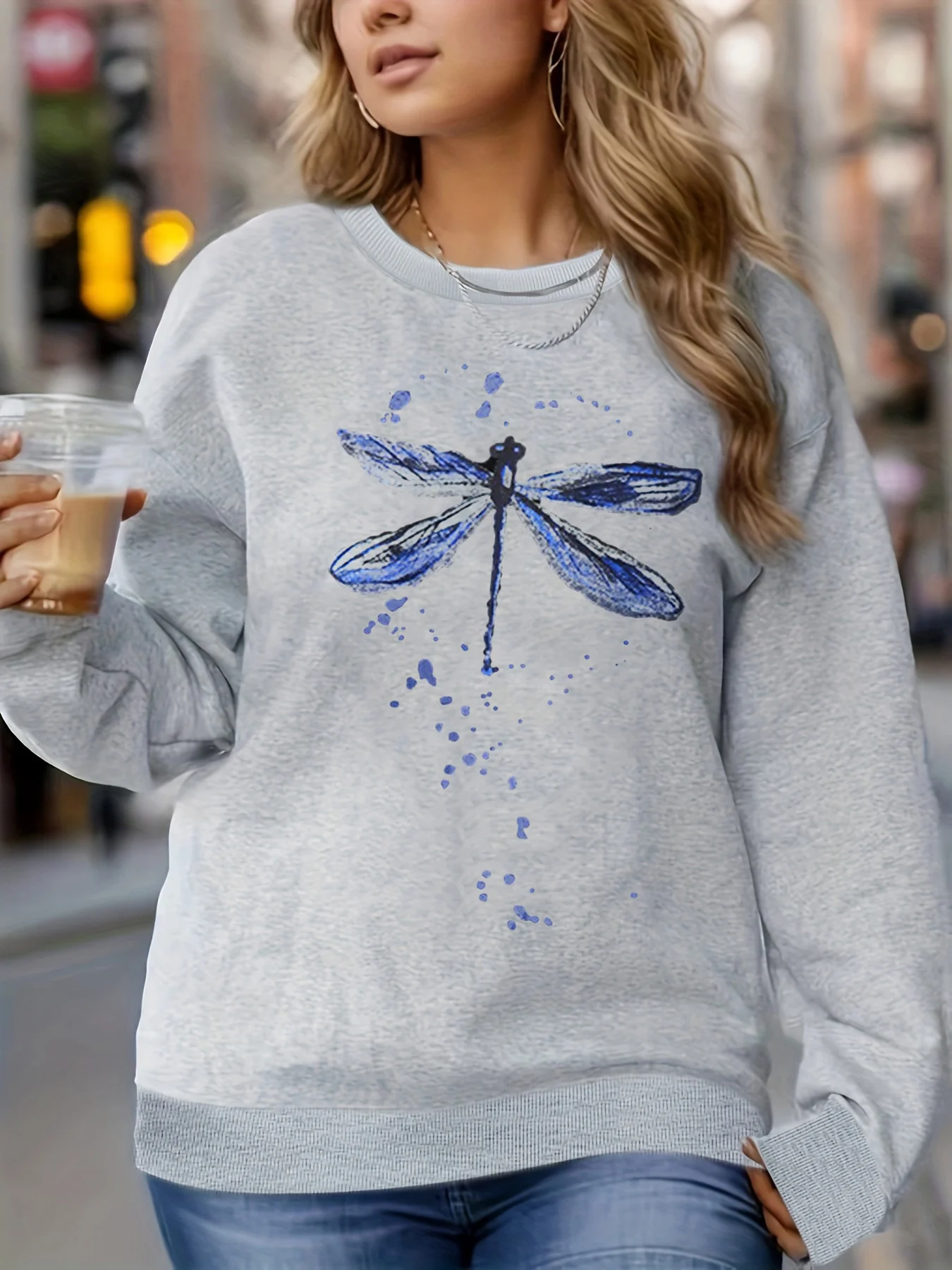 بلوفر نسائي للخريف والشتاء كاجوال فضفاض ومريح بنمط اليعسوب الدافئ مطبوع برقبة دائرية وأكمام طويلة