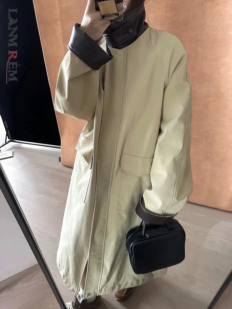 

[LANMREM] Spliced Contrast Color Down Coat For Women Stand Neck Single Breasted Office Lady Warm Outwear 2024 Winter New 26C1358