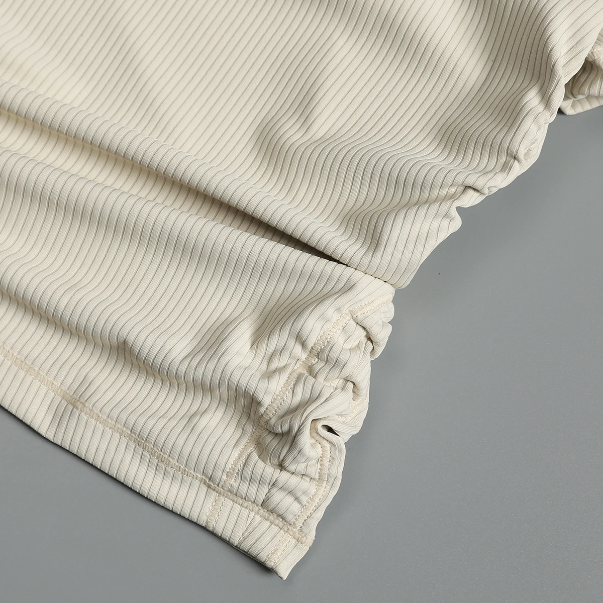 ملابس يوجا جديدة للسيدات بأكمام قصيرة رياضية عالية القيمة، قميص نحيف ونحيف قصير مكشوف للركض واللياقة البدنية سريع الجفاف