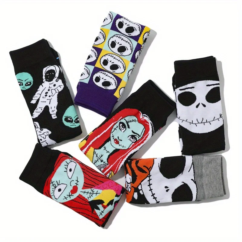 A pair of Skull Trendy Socks Fashion Cotton Socks Cartoon Personality Trend Men\'s and Women\'s Mid length Socks, Halloween Socks