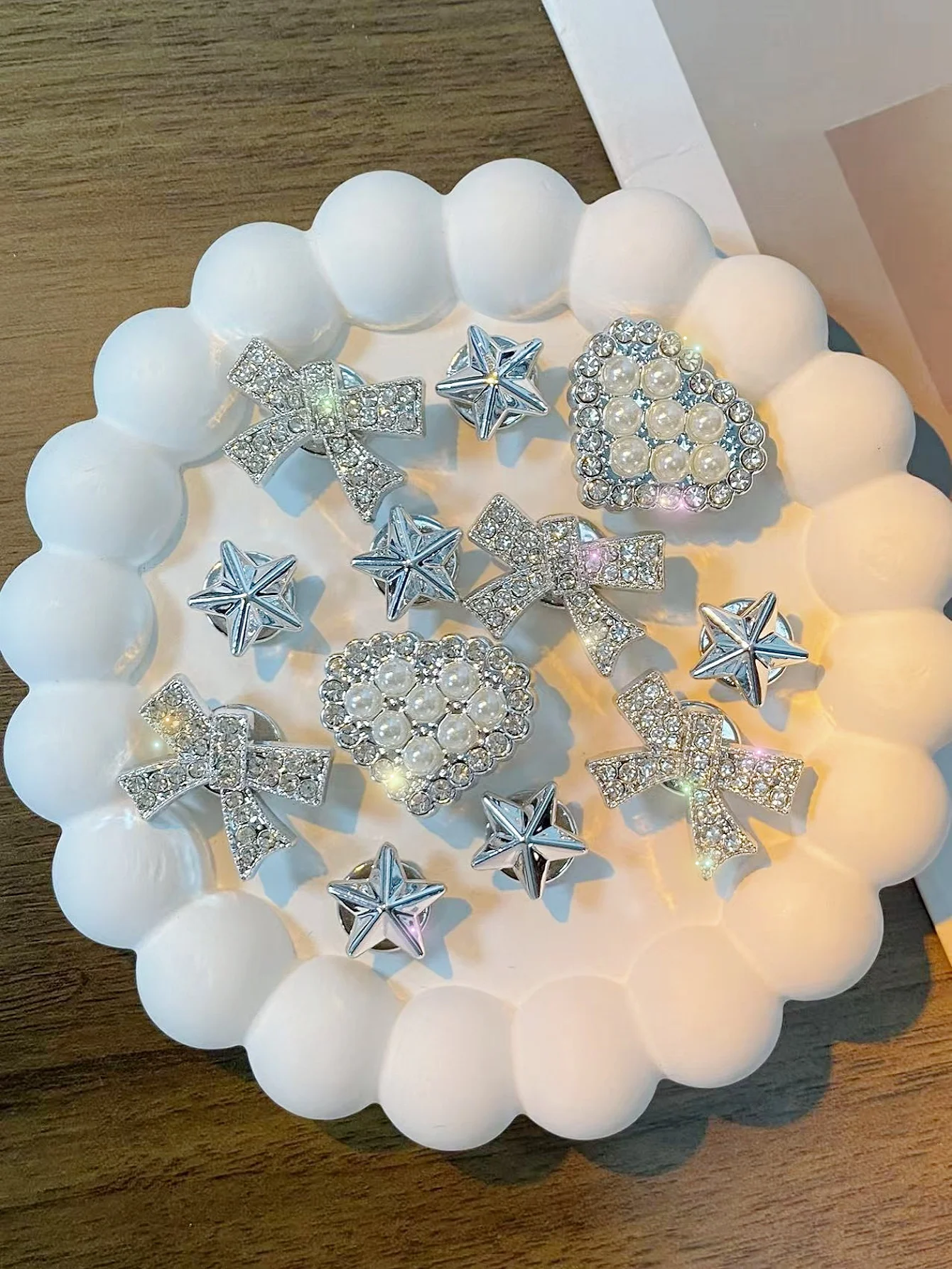 

12 pieces of DIY detachable shoe accessories, stylish and elegant, featuring artificial pearls, heart-shaped decorations, crysta