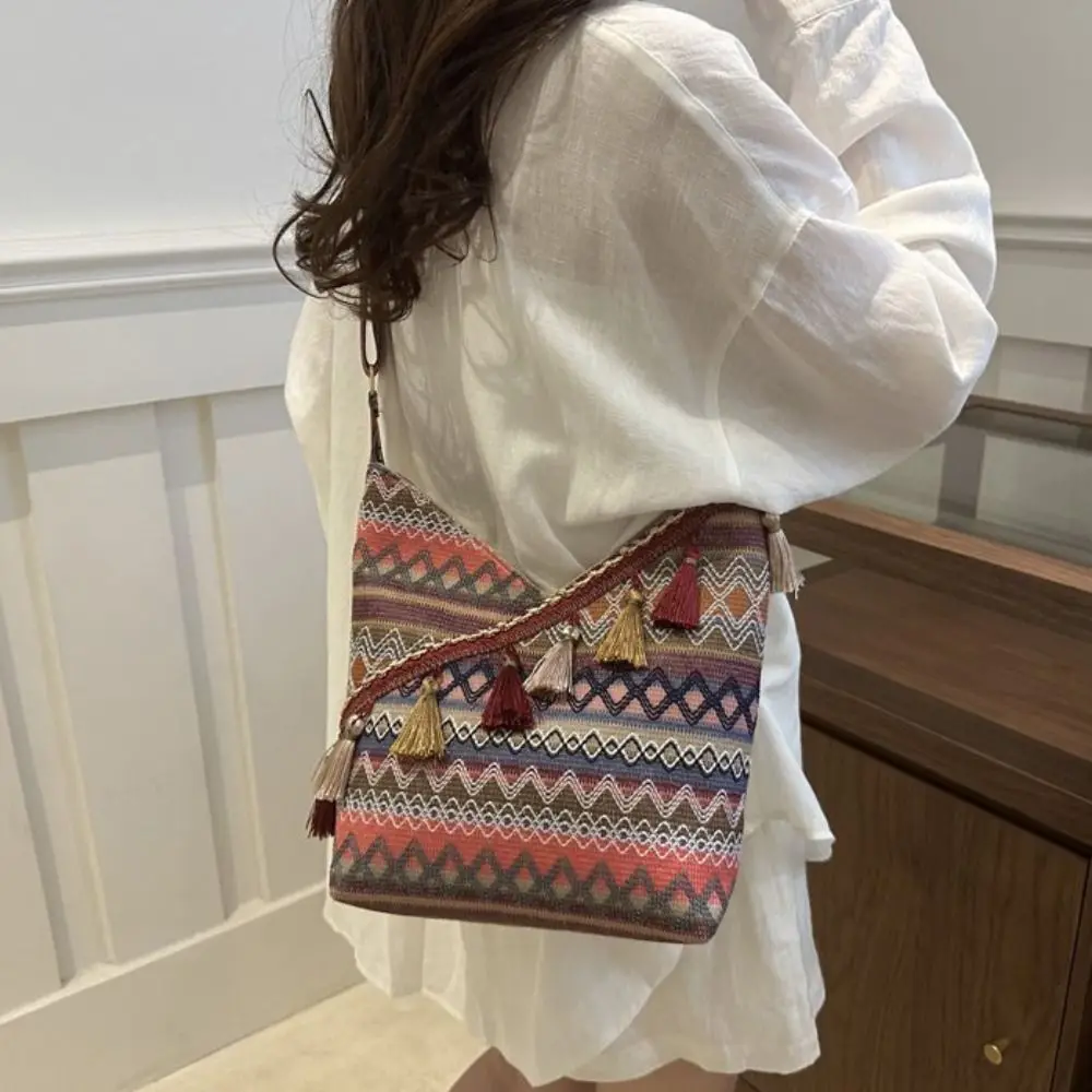 

Универсальная винтажная сумка через плечо в этническом стиле, вместительная плетеная сумка-тоут в богемном стиле, геометрическая сумка с бахромой и кисточками, дорожная сумка