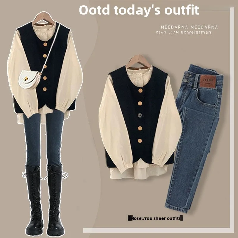 

Осенний модный комплект женской одежды: укороченный жилет, джинсы и футболка (размер S), экологичный, трендовый, стильный.