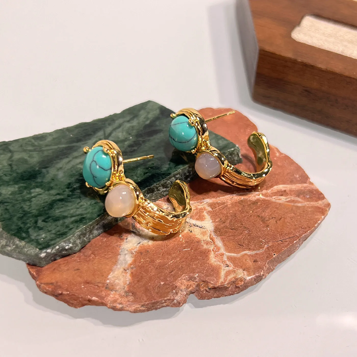 

Ins Fashion Semi-precious Gemstone Ear Circle C Shape Natural Agate Turquoise Crystal Geometric Earrings Modern Fine Jewelry