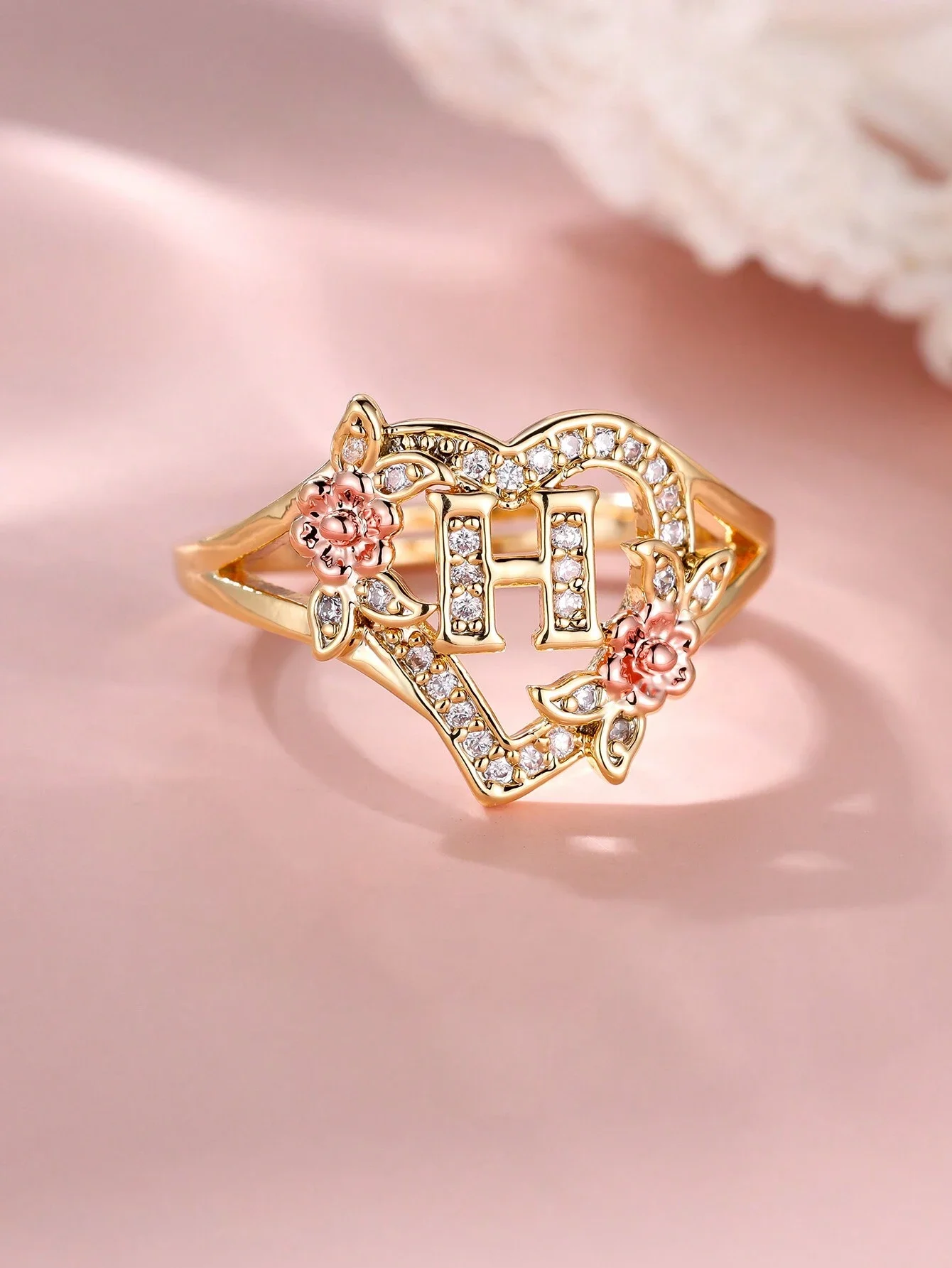 

Кольцо с буквой в форме сердца из кубического циркония для женщин, аксессуар для повседневной носки и вечеринок