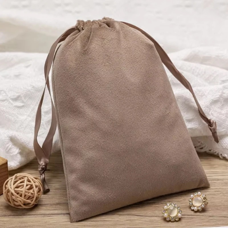 

Custom Personalized Coffee Velvet Drawstring Jewelry Pouch Small Reusable Dust Packaging for Wigs Perfume Essential Oils Logo