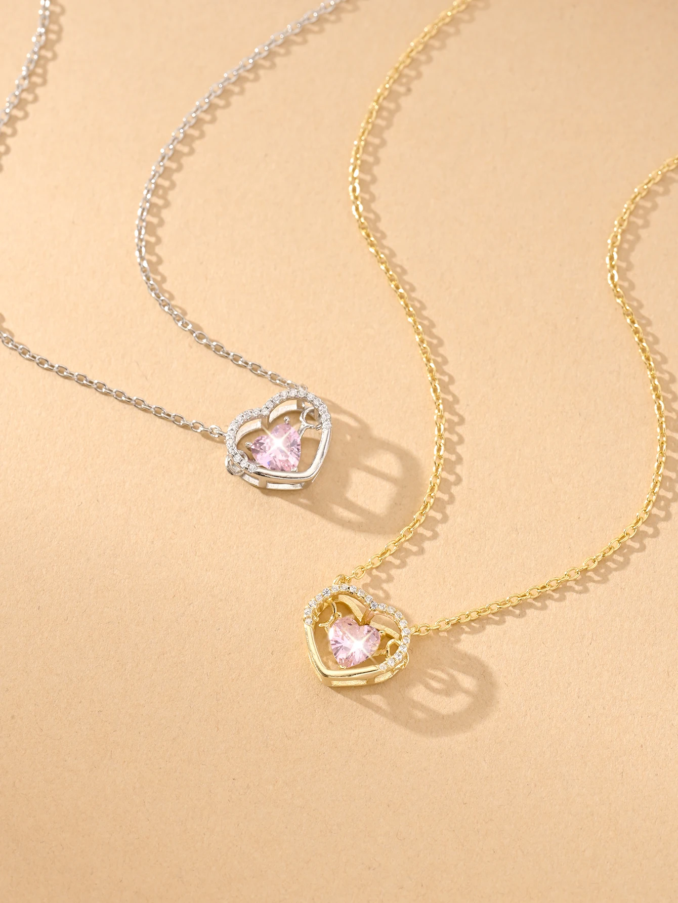 لدي Uou في قلبي. 925 فضة مطعمة بتصميم مجوف من الزركون الوردي على شكل قلب، هدية عطلة حلوة وأنيقة