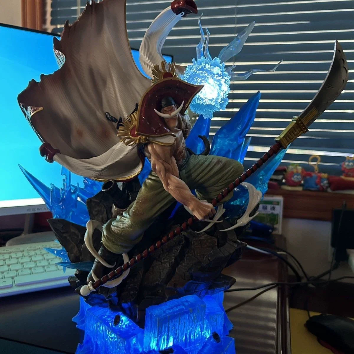 Uma peça série estátua de barba branca gk grande figura de ação anime cena plug-in ornamento brilhante brinquedos colecionáveis e hobbies