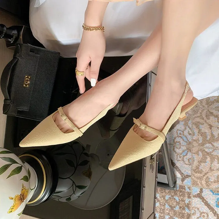 

2024 New Summer Light Colored High Heels with Pointed Soft Leather and Soft Sole Versatile Kitten Heels Hooded Women Sandals