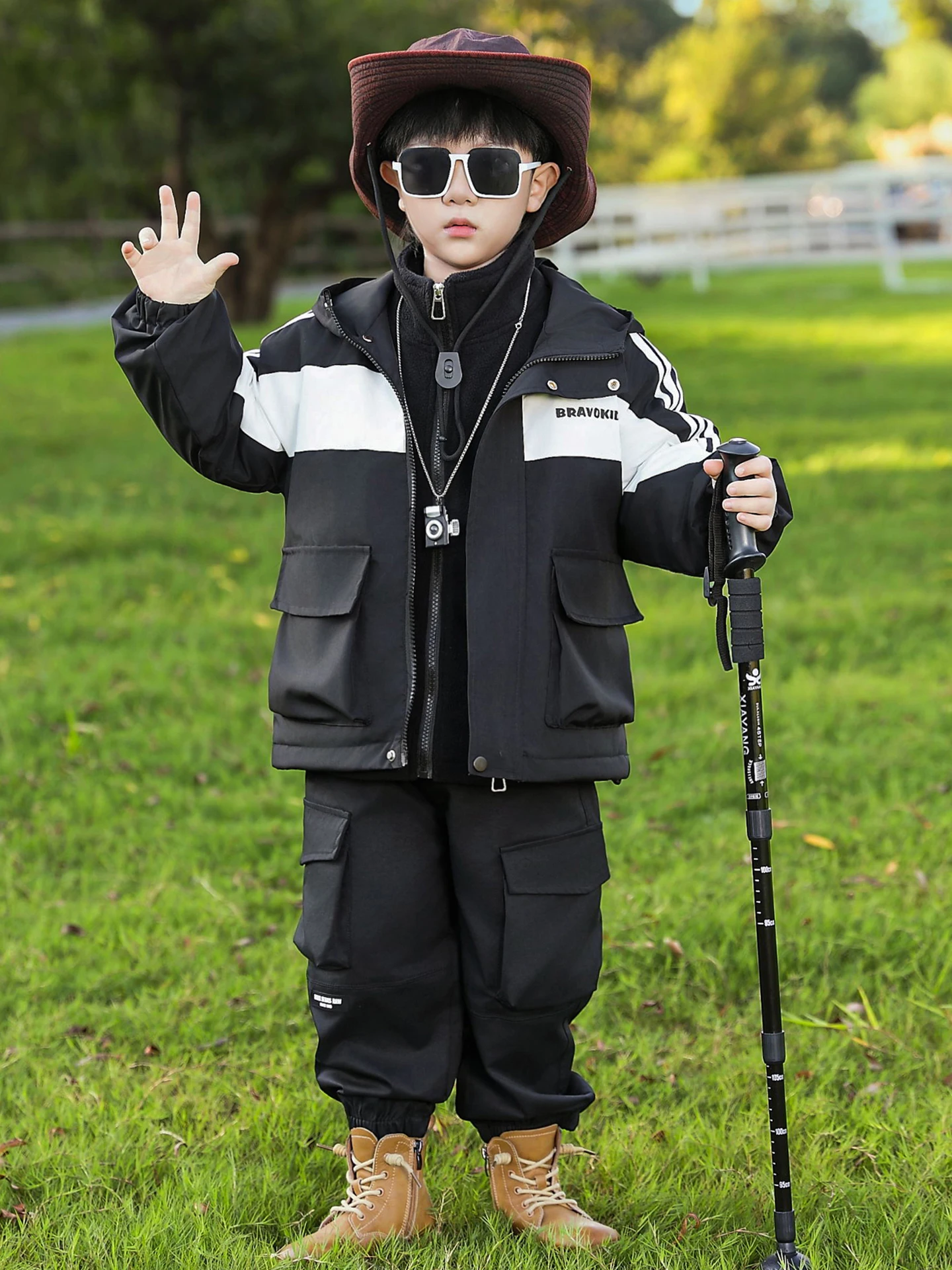 

Утепленная хлопковая куртка для мальчиков на осень-зиму, новая модель, комбинезон-футболка, милый детский ветрозащитный плащ