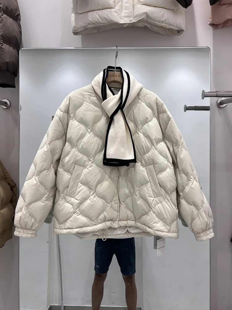 وشاح محبوك بياقة بيسبول قصيرة بتصميم جديد لشتاء 2025، سترة بيضاء مبطنة للنساء، معطف أنيق متعدد الاستخدامات #1