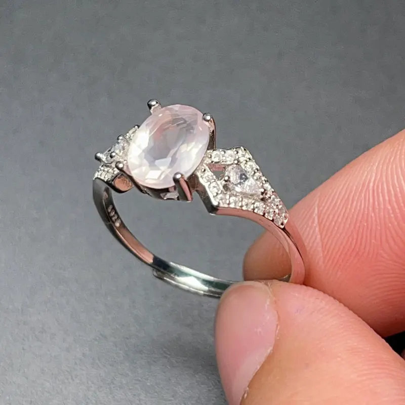 

Женское серебряное кольцо с розовым кварцем, 6 х8 мм, 3 слоя
