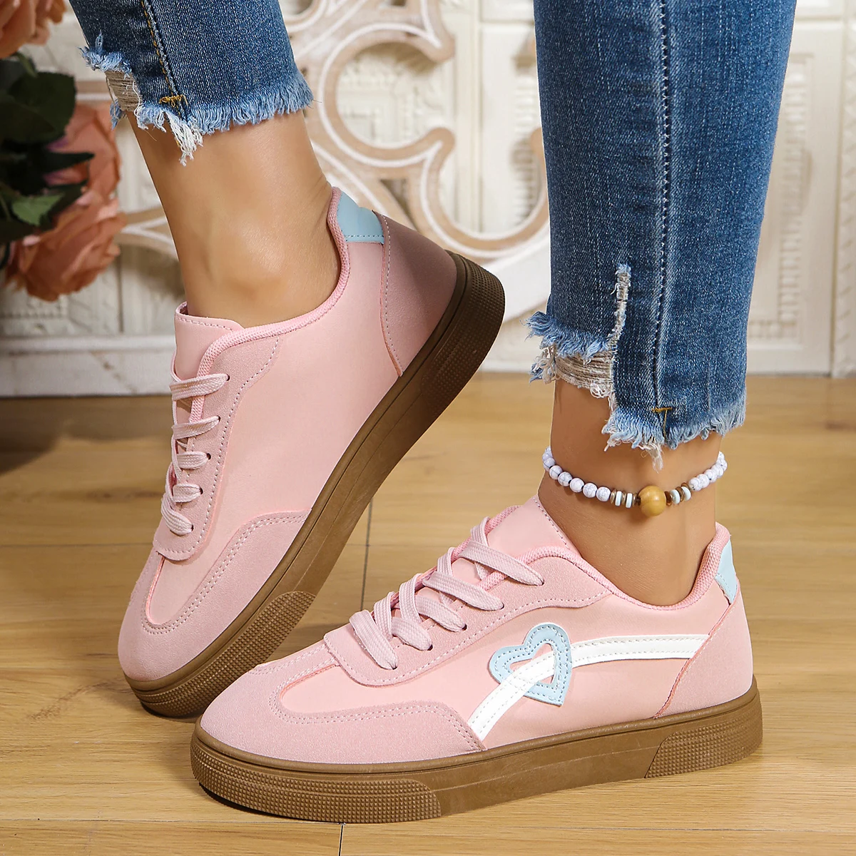 أحذية رياضية نسائية أحذية كاجوال مسطحة على شكل قلب نمط الدوبامين اللون أحذية رياضية جلدية المشي احذية الجري المدربين الجدد #1