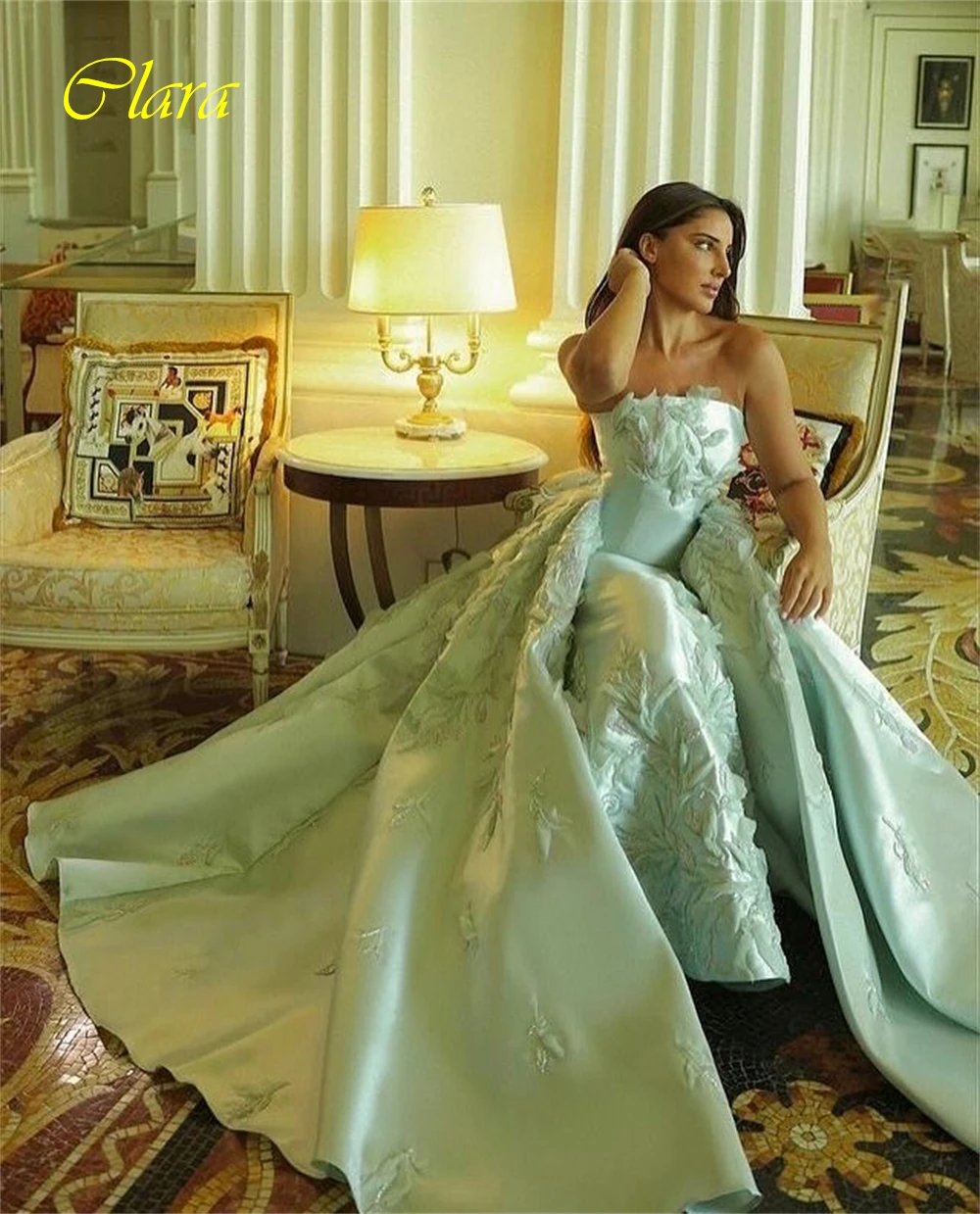 Op maat gemaakte prachtige strapless avondjurk en klassieke satijnen feestjurken en temperamentapplicaties Jurken voor speciale gelegenheden