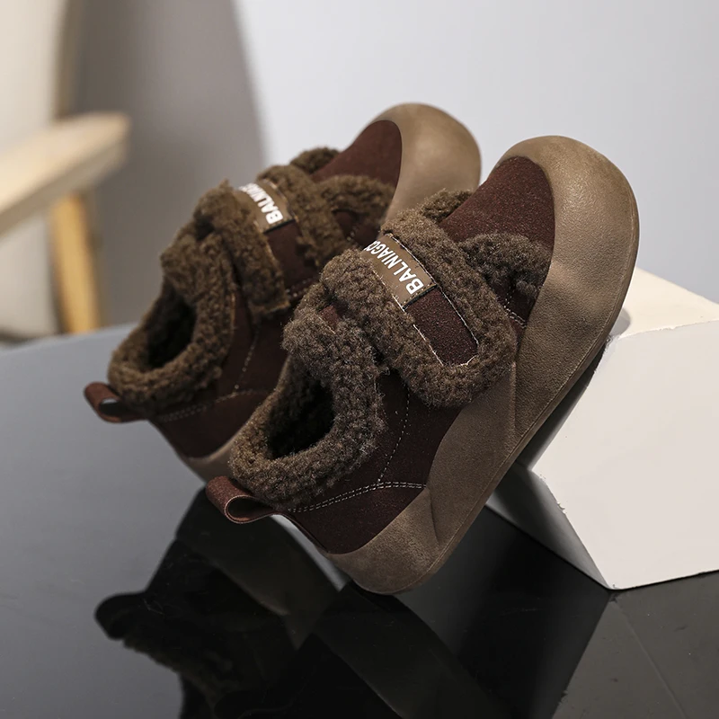2025 Scarpe invernali nuove per bambini Scarpe in cotone per bambini Scarpe in cotone caldo addensato Scarpe casual comode e alla moda carine