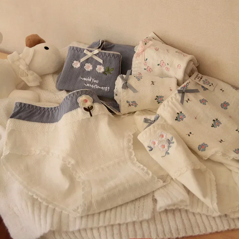 Ropa interior coreana con bordado de flores para mujer, bragas de encaje de algodón transpirables con lazo, bragas suaves sin costuras, lencería