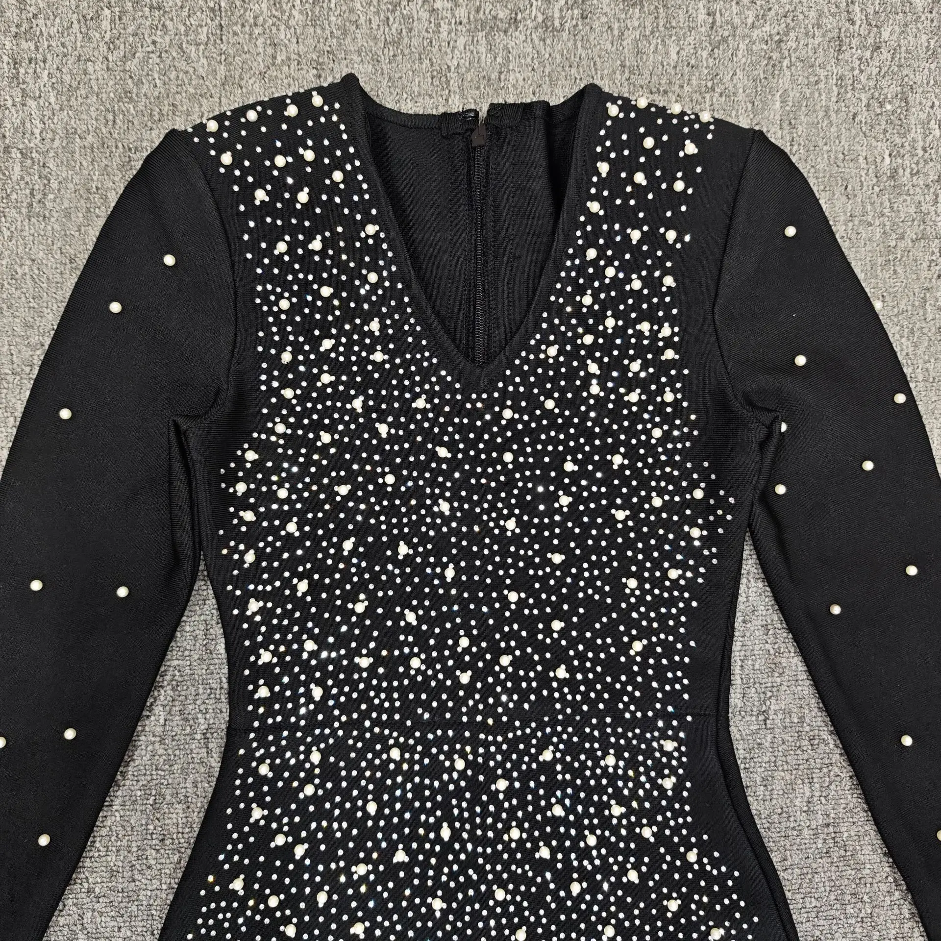 Vestido de noche elegante de manga larga con cuello en V y incrustaciones de diamantes para mujer, vestido adelgazante de moda brillante de alta gama