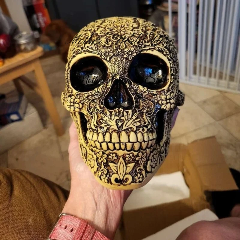 

Resin Skull Statue for Home Decoration, Creative Art, Carving Sculptures, Halloween Gifts, Modern Resin Statue, Home Ornaments