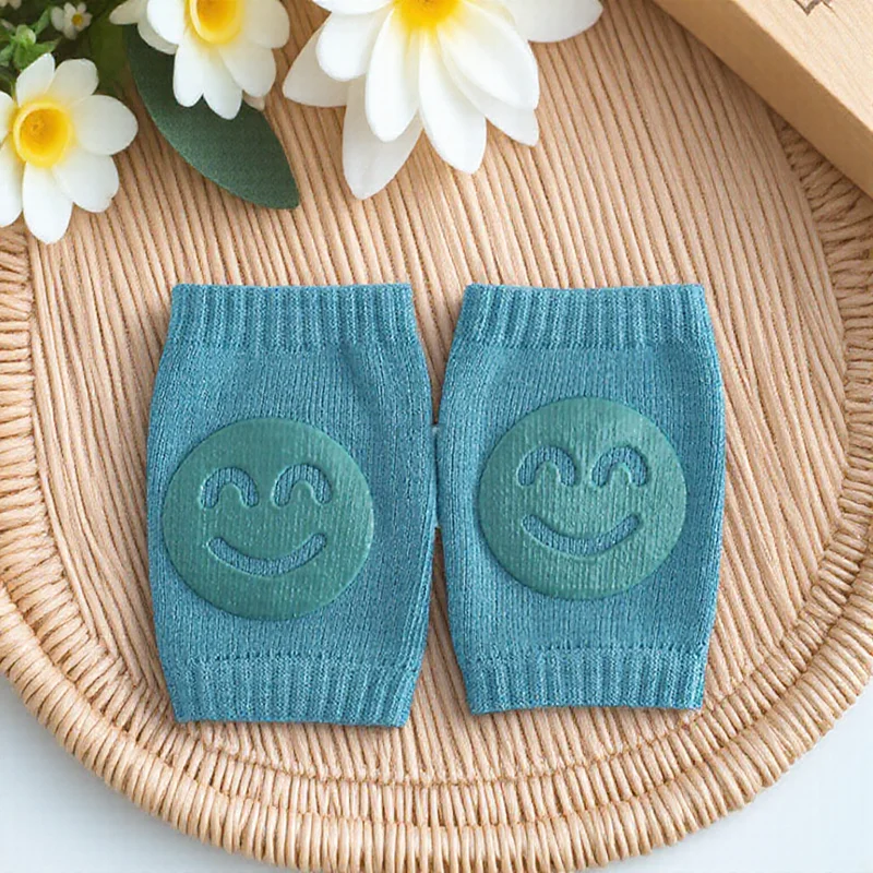 

1 пара детских наколенников с рисунком улыбающегося лица, детские махровые носки, нескользящие налокотники для ползания