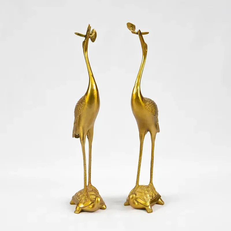 Gold-plated bronze crane complements Ganoderma lucidum carving, handmade symbol of longevity, luxury home office decoration