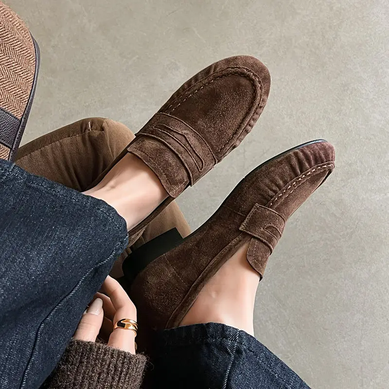 

2026 Spring Classic Real Leather Women Pleated Loafers Low Thick Heel Slip on Leisure Shoes Women Autumn British Style Loafers